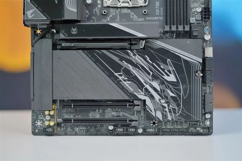 EXPO ULL到底有多强！技嘉X870E AORUS ELITE X3D主板评测：一键提升5%游戏帧率