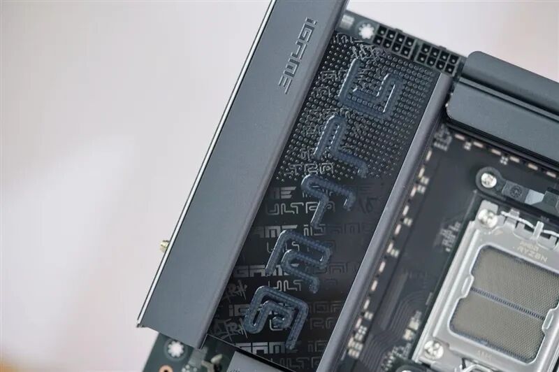 2000元以内没有敌手！iGame X870E ULTRA-S V14评测