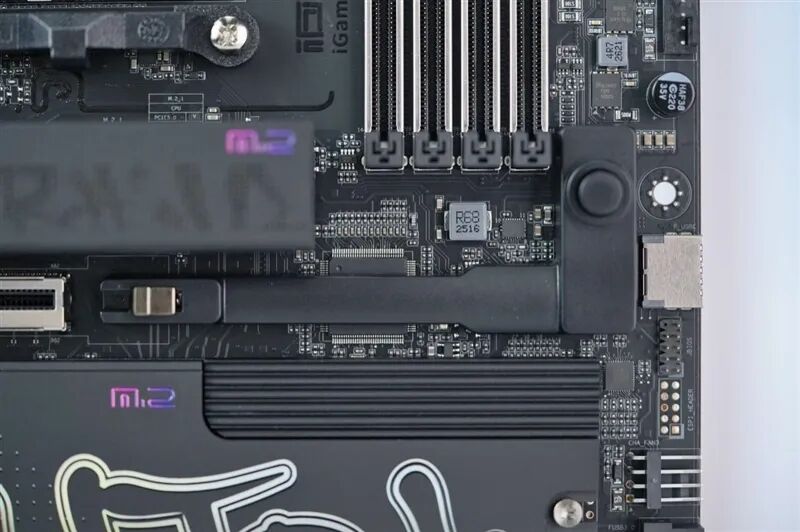 2000元以内没有敌手！iGame X870E ULTRA-S V14评测