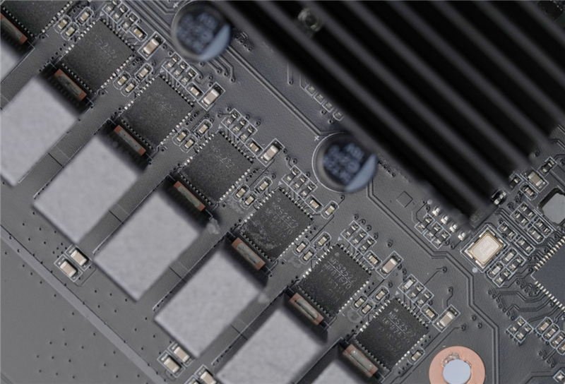 2000元以内没有敌手！iGame X870E ULTRA-S V14评测